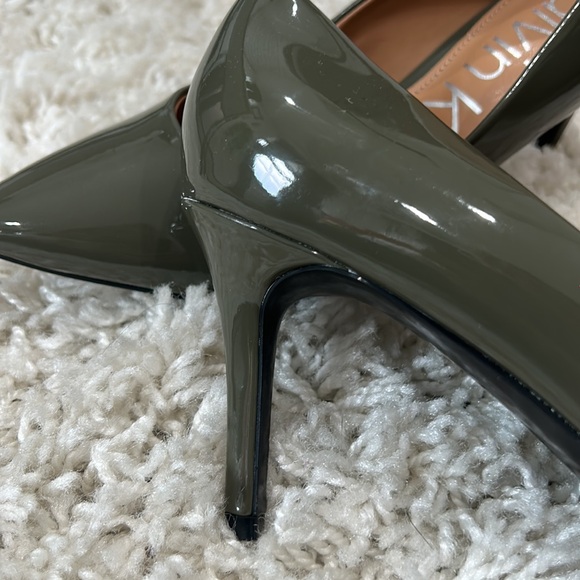 CALVIN KLEIN WOMENS GREEN HEELS SIZE 7 1/2 - Picture 3 of 3